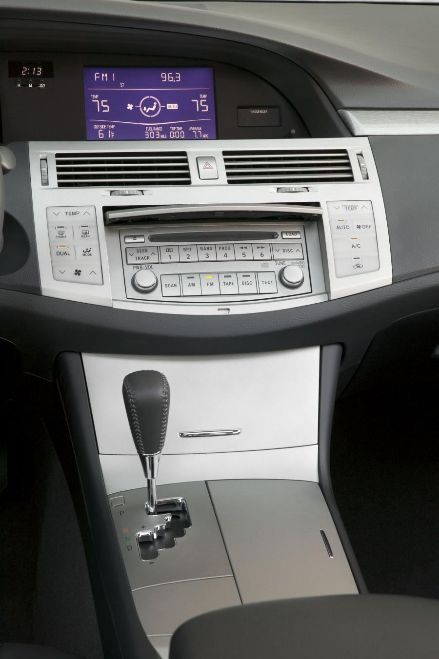 Детали интерьера Toyota Avalon (GSX30) 2005 года  (фото 15 из 79)